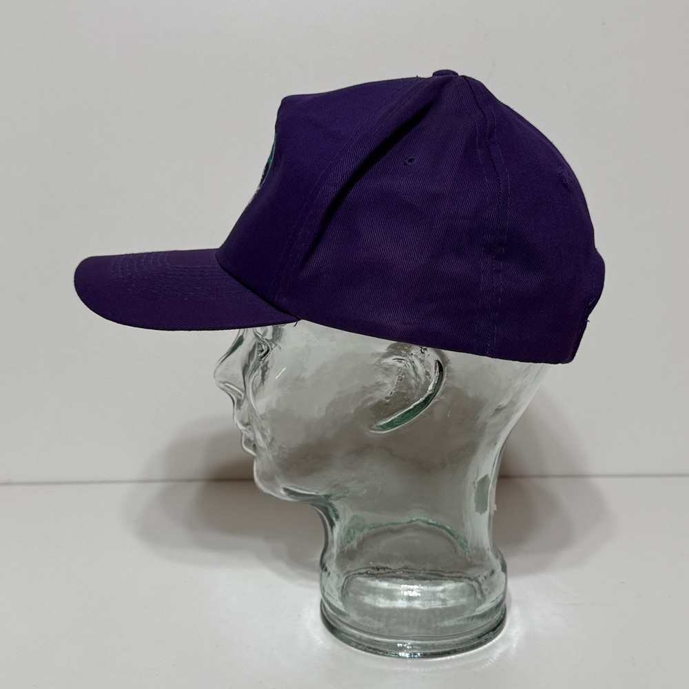 Vintage 80’s Alaska Adjustable Hat with Snowflake - Picture 2 of 10